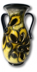 Váza s plastikou, motiv květu